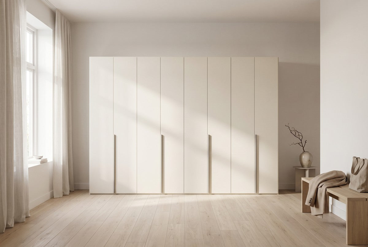 Libeccio-kledingkast in Melamine · Crema in een lichte hal (AI-sfeerbeeld)