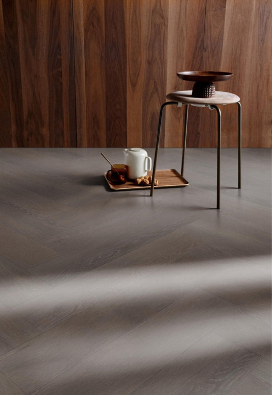 Herringbone klik PVC charcoal - Matteo studio B.V.
