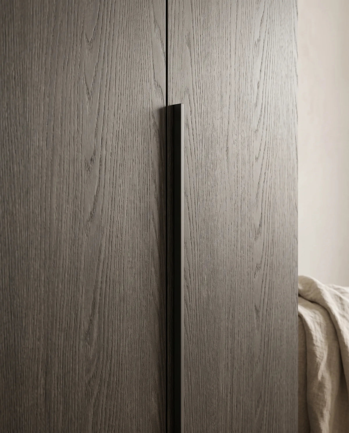 Detail van Fineer · Rovere Piombo met greep (AI-detailbeeld)