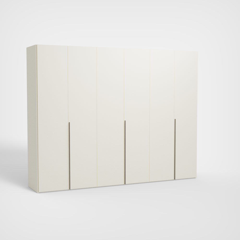 Crema garderobe — closed wardrobe